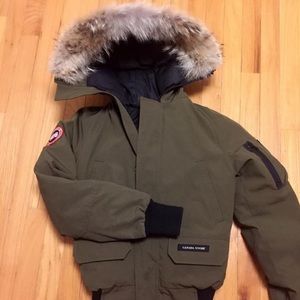 Olive Green Coat
Size: M Length: Short